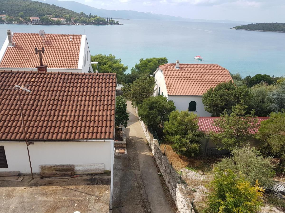 Blue Sea Blue Sky Apartment Loviste Exterior photo